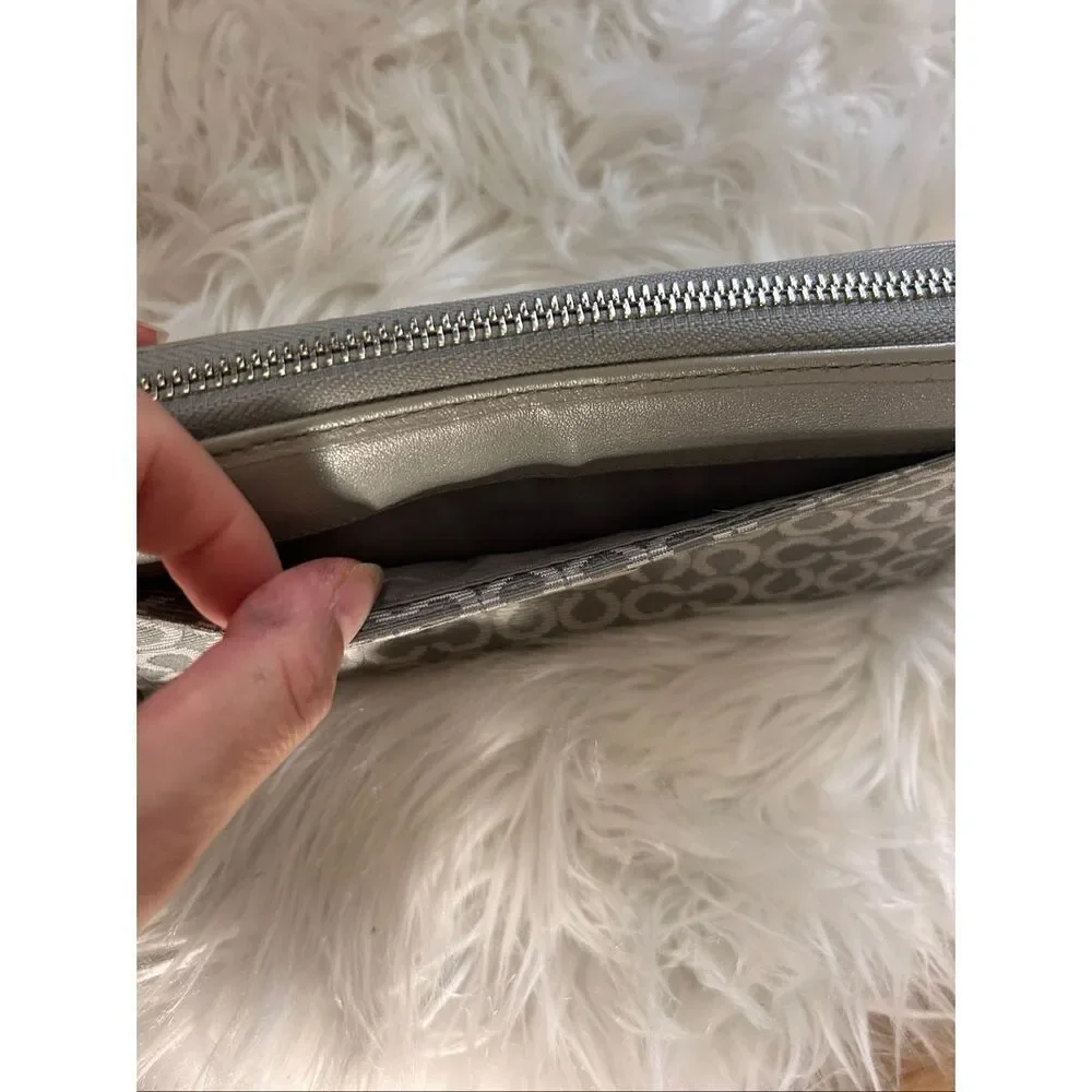 Coach Madison Needlepoint Op Art Accordion Zip Wallet light gray RARE